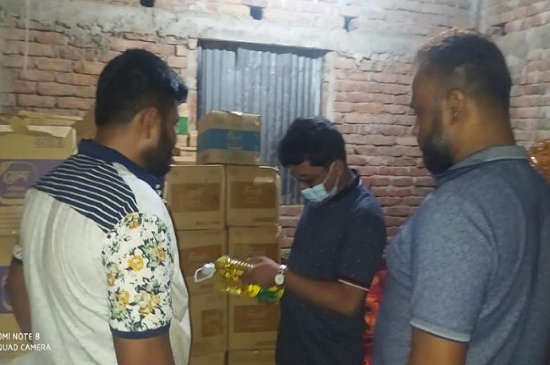 ফটিকছড়িতে ২৩২৮ লিটার সয়াবিন তেল উদ্ধার 